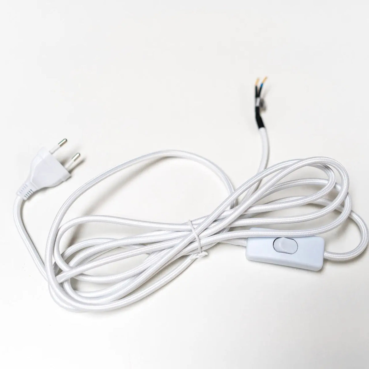 Textile cable white and black with plug and toggle switch