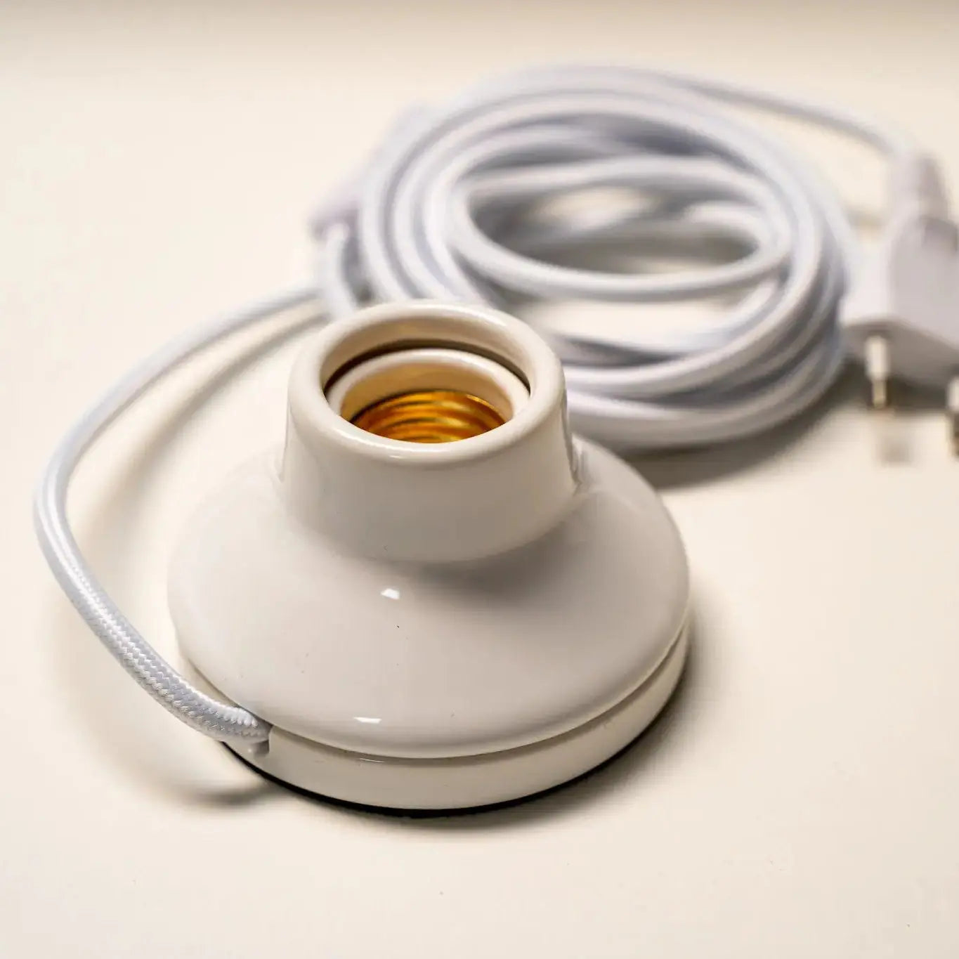 Elegant E27 wall lamp socket made ceramic