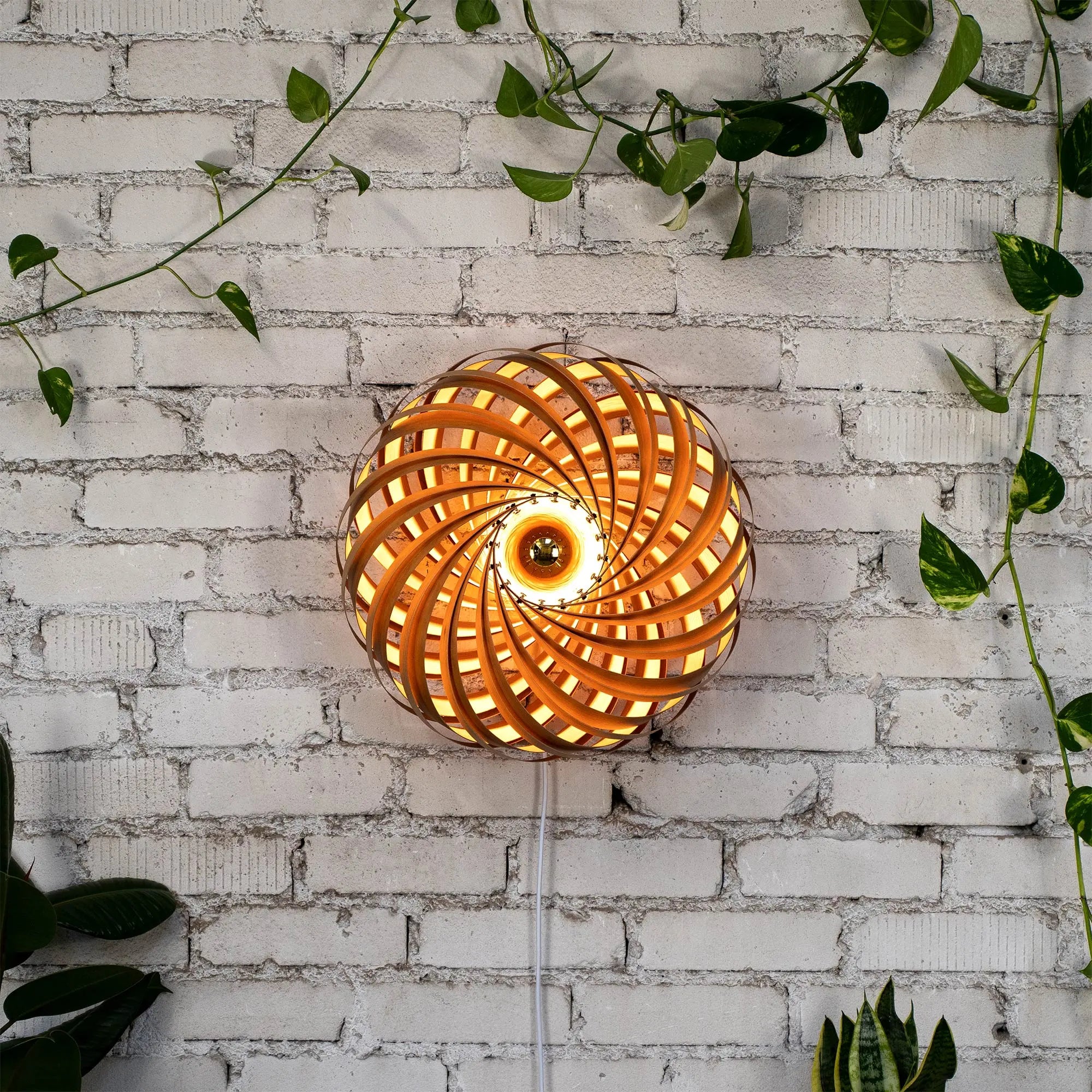 Wandleuchte 'Veneria' aus Kirschbaumholz 50 cm Gofurnit