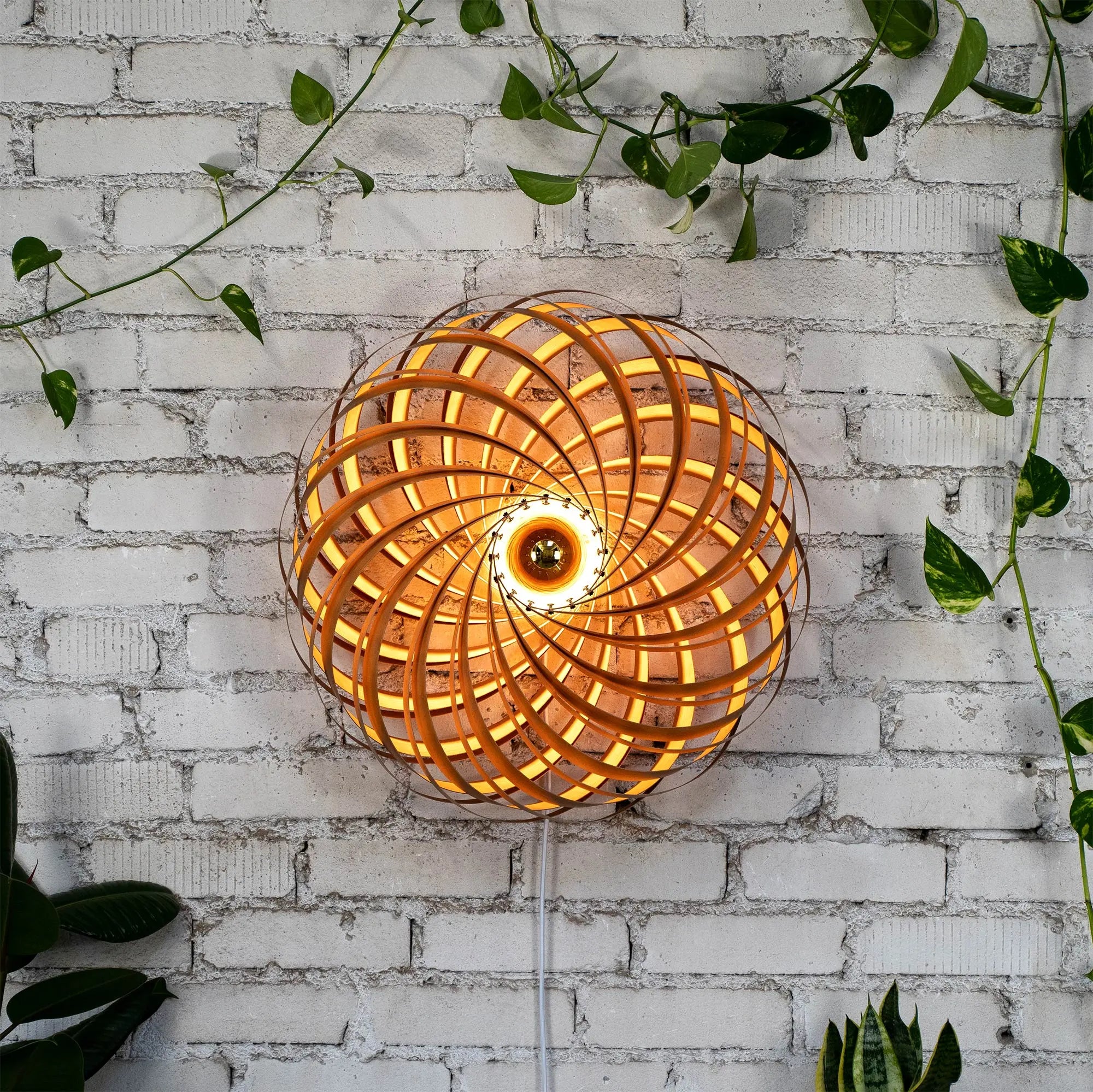 Wandleuchte 'Veneria' aus Kirschbaumholz 60 cm Gofurnit