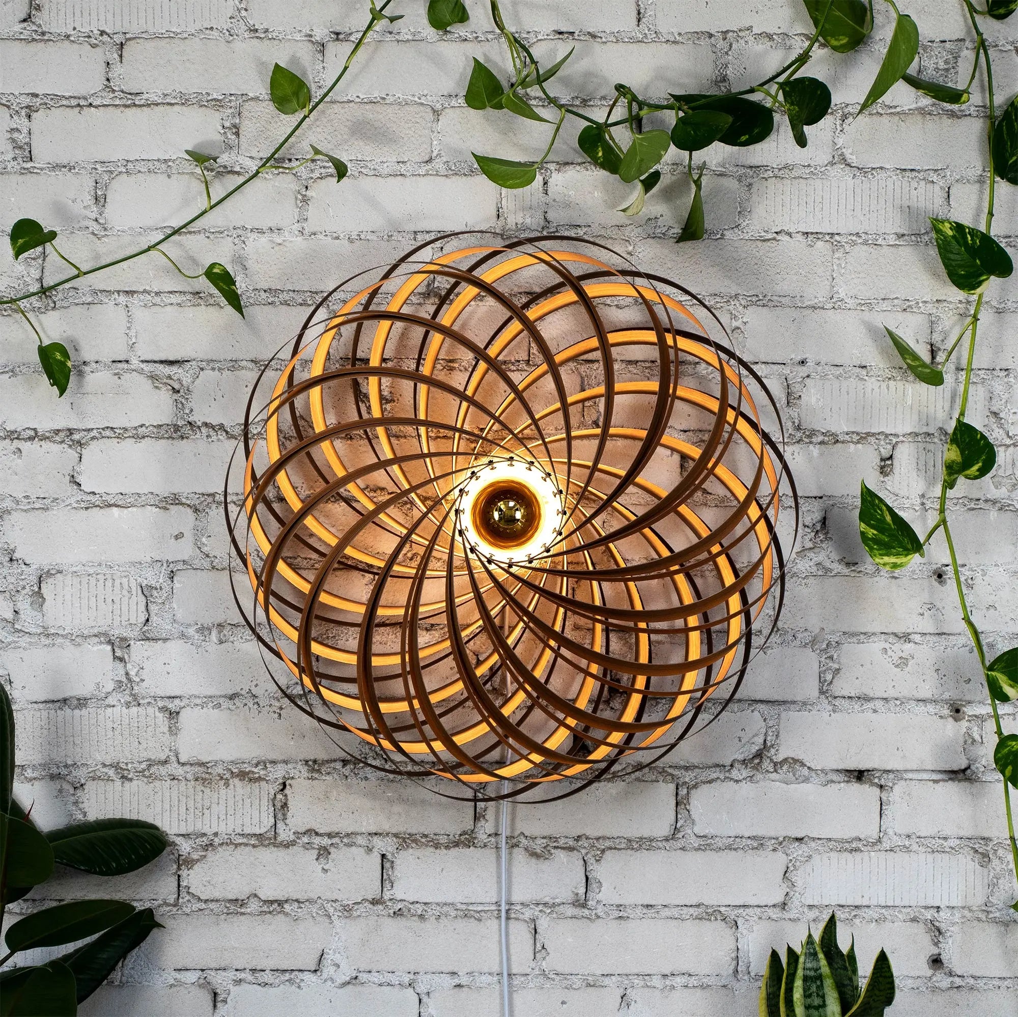 Wandleuchte 'Veneria' aus Nussbaum 70 cm Gofurnit
